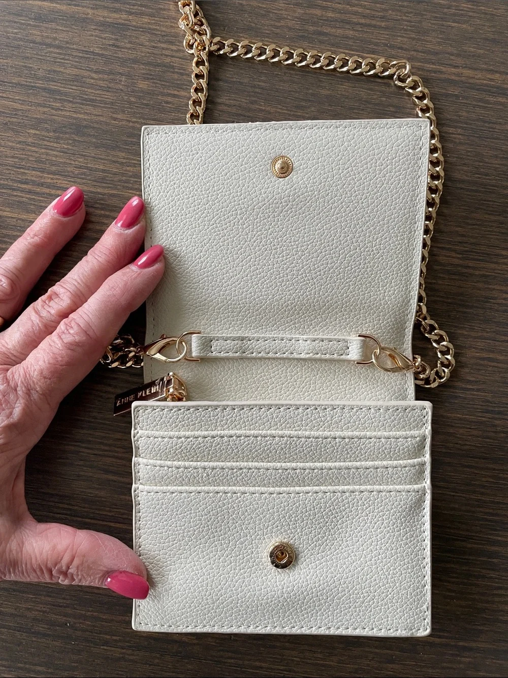 ANNE KLEIN WHITE PEBBLED CROSSBODY WALLET ON A CHAIN with Gold Hardware